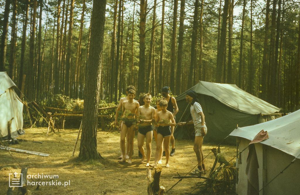 Plik:1991-07 Obóz Avalon. jez. Czyste. Poj.Kaszubskie. Szarotka 007 fot. J.Kaszuba.jpg