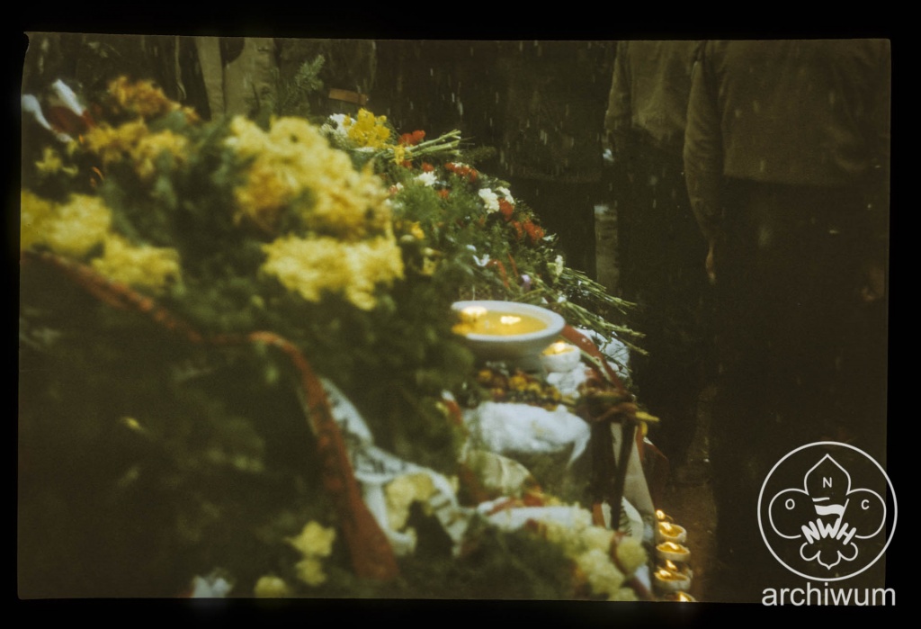 Plik:1981-10-24 Zakopane odsloniecie pomnika Andrzeja i Olgi Malkowskich 037.jpg