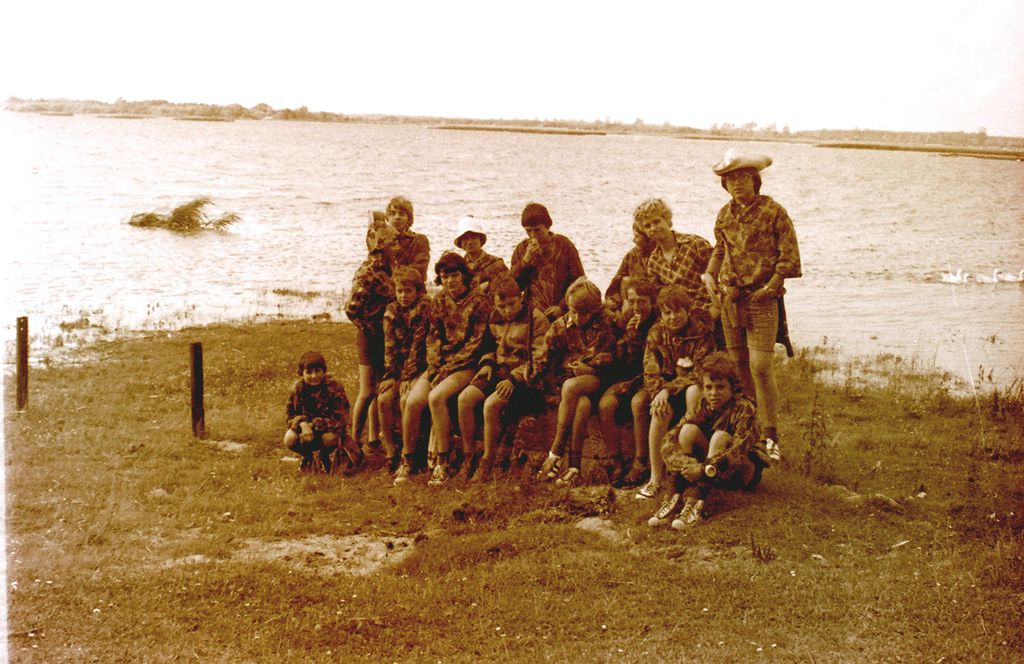 Plik:1976 Obóz wedrowny Jantar. Pobrzeżem Bałtyku. Watra 014 fot. Z.Żochowski.jpg