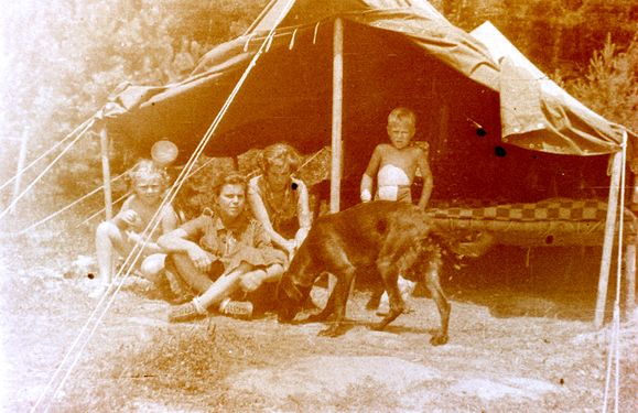 1957-58 Obóz stały w Bieszczadach. Watra 120 fot. Z.Żochowski.jpg