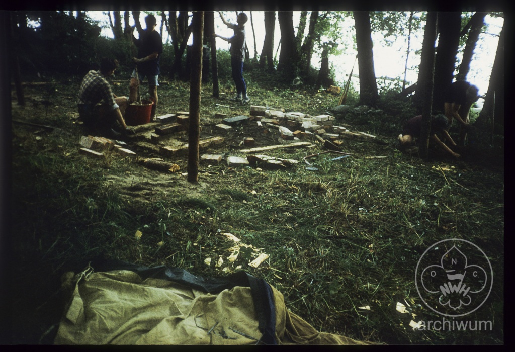 Plik:1990-07 Jezioro Rokiet obóz 3 NDH Niepołomni 013.jpg