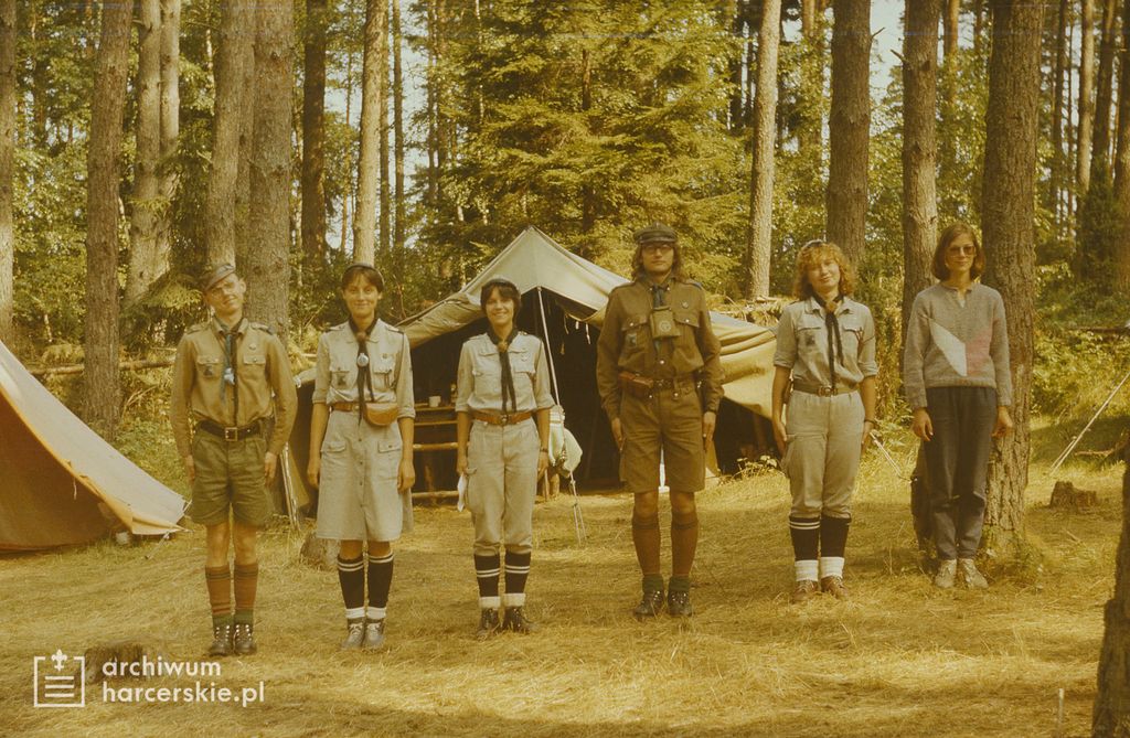 Plik:1988-07 Obóz Uroczysko. jez. Gant. Mazury. Szarotka065 fot. J.Kaszuba.jpg
