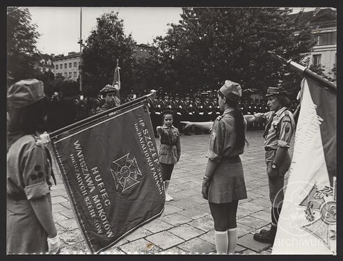 1975-06-09 Warszawa V rocznica przyjęcia imienia przez 208 WDHiZ zdj01 (1).jpg