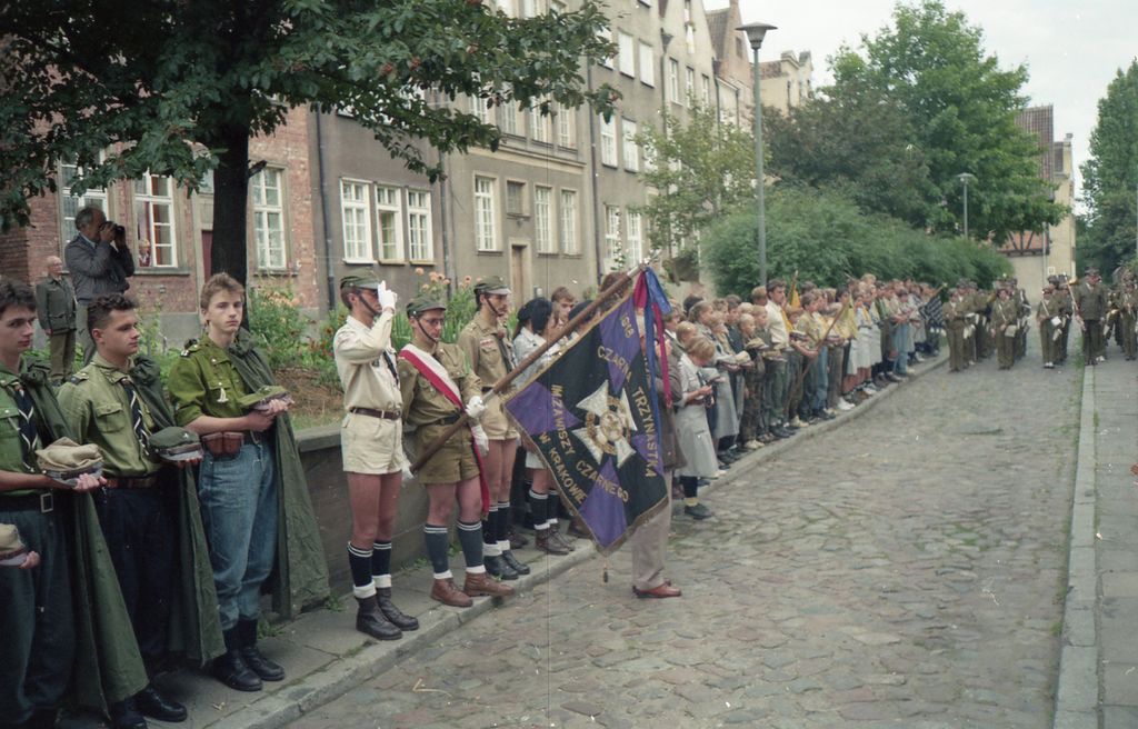 Plik:1991 18.09 Odsłonięcie tablicy Czarnego. Gdańsk. Szarotka012 fot. J.Kaszuba.jpg