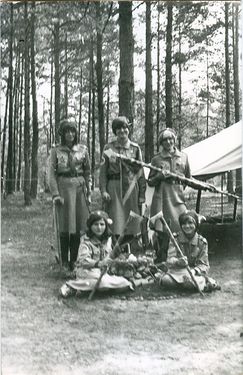 1977 Miedzno. Obóz stały Szczepu SP 10 Gdynia. 22 GDH146 fot. D.Zabrocki.jpg