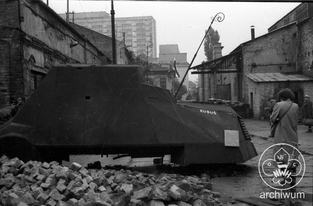 Plik:1984-10 Warszawa wystawa Powstanie Warszawskie 007.jpg