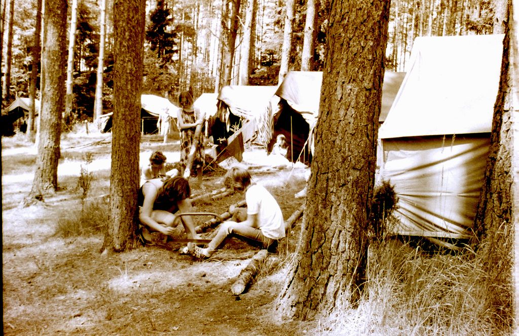 Plik:1988 Obóz Uroczysko. J.Gant. Szarotka 500 fot. J.Kaszuba.jpg