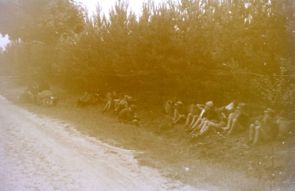Plik:1956-60 Obóz harcerzy z Gdyni. Watra024 fot. Z.Żochowski.jpg