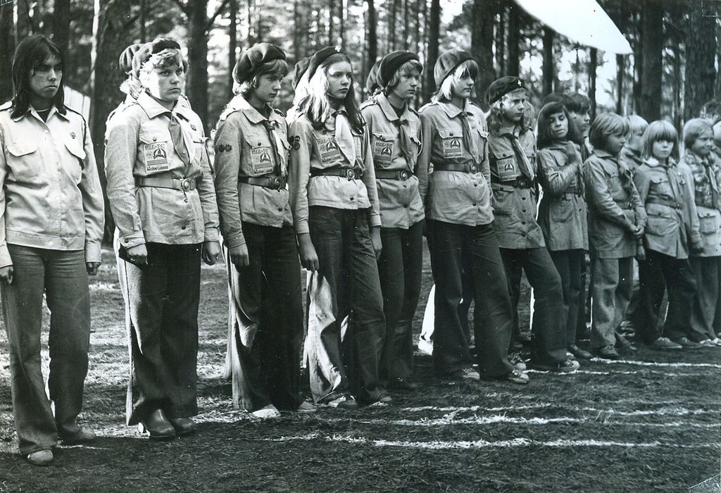 Plik:1976 Miedzno. Obóz stały Szczepu SP 10 Gdynia. 22 GDH029 fot. D.Zabrocki.jpg